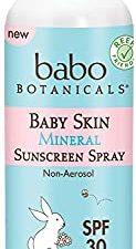 بخاخ الوقاية من الشمس المعدني لبشرة الأطفال من بابو بوتانيكالز SPF 30 واسع الطيف - مع 100٪ أكسيد الزنك النشط - خالٍ من العطور ومقاوم للماء وغير دهني وخفيف الوزن - 6 مل. أوقية.